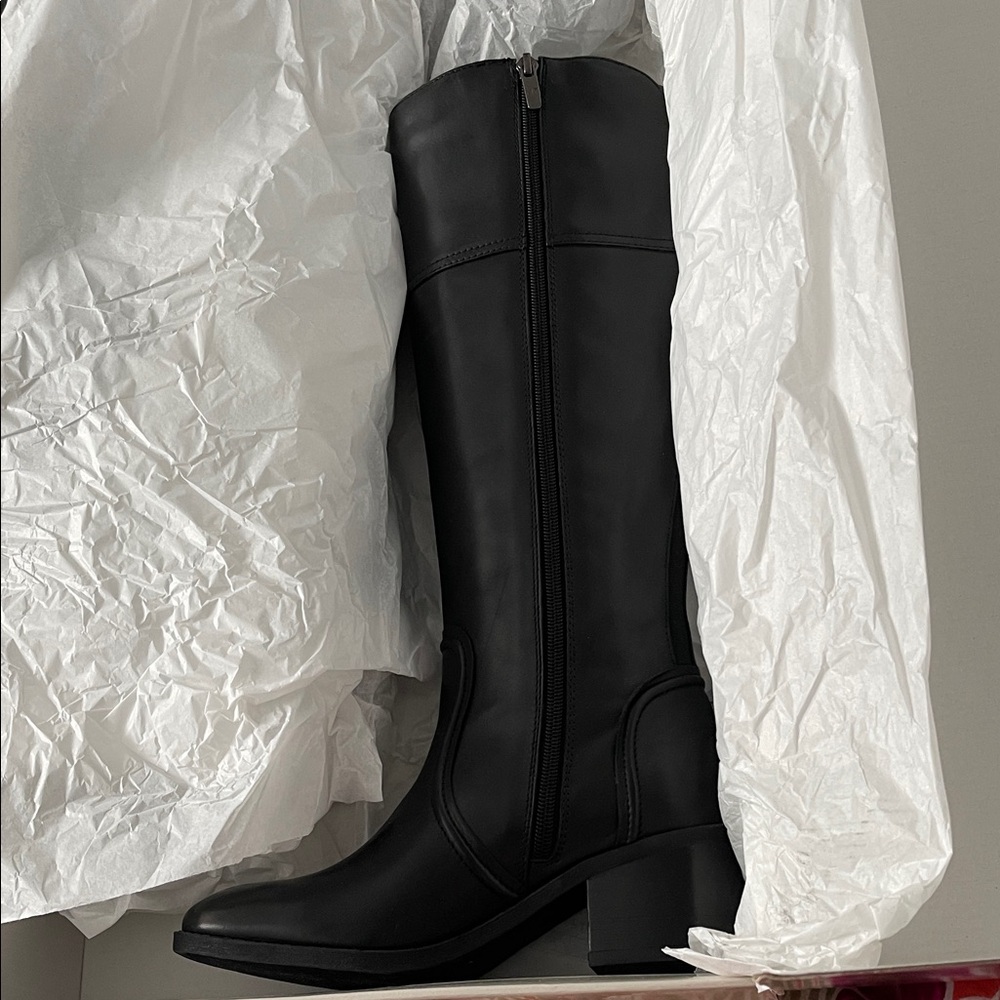 Elegant Black Leather Knee-High Boots - Picture 2 of 3